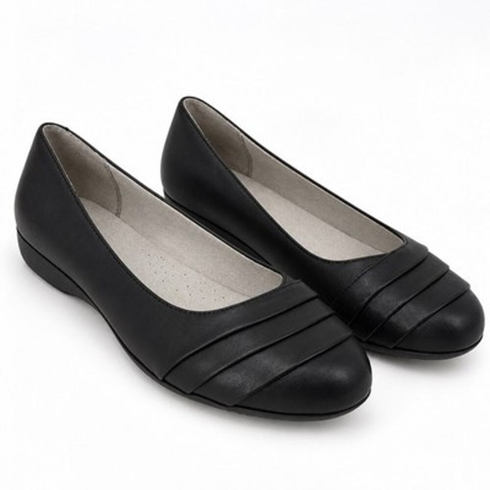 Cliffs by White Mountain Womens Shoes Size 9W (Wide) Black Smooth Slip on Loafer